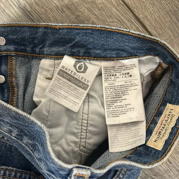 • Levi's • Women's Premium 501 Original Fit Jeans
Blue 25 Cotton - Picture 4 of 5